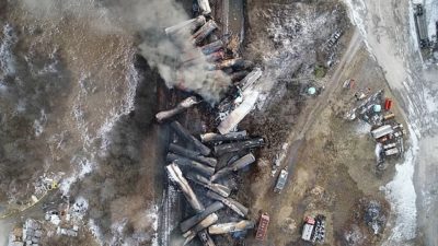 Aerial_view_Norfolk_Southern_freight_train_derailment
